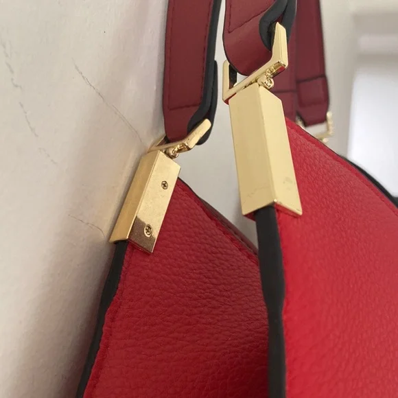 Red handbag - Picture 2 of 4